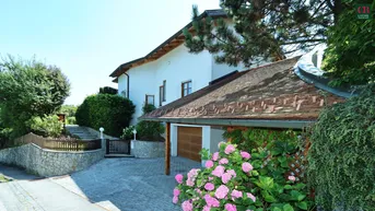 Expose Großzügige Villa im Landhausstil in zentraler Grün- Ruhelage!