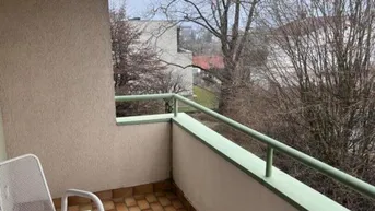 Expose Großzügige Wohnidylle am Spitalberg - 88m², 3 Zimmer, + Loggia, Garage