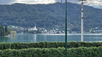 Expose Blick auf Maria Wörth und Pyramidenkogel