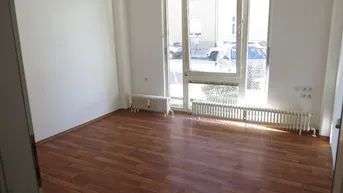 Expose IBK-Pradl: 1 freies geräumiges, helles WG-Zimmer für einen Studenten oder berufstätige Person in einer 8er WG-Wohnung ab 1.Juli 2025!