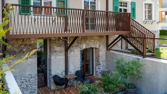 Expose Exklusives modernes 3-Zimmer-Studio-Apartment in Denkmal-Villa mit Gewölbe, Terrasse und Gartenzugang