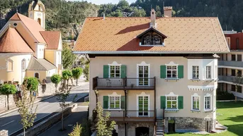 Expose Repräsentative 4-Zimmer-EG-Wohnung in denkmalgeschützter Villa mit Balkon und Garten