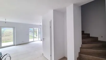 Expose Traumhafte Doppelhaushälfte - Erstbezug, 5 Zimmer, Garten, Terrasse, 2 Stellplätze - Nähe Bahnhof!
