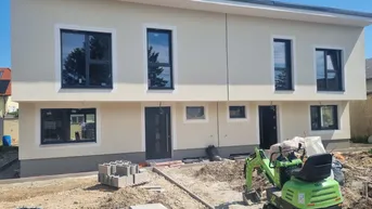 Expose ZIEGELMASSIVHAUS VOLL UNTERKELLERT MIT EIGENGARTEN UND 2 PKW-STELLPLÄTZEN - ENERGIEEFFIZIENTES WOHNEN IN RUHIGER LAGE
