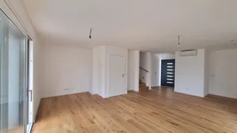 Expose Erstbezug! Exklusive Doppelhaushälfte mit Garten, zwei Balkonen, Dachterrasse und PKW-Stellplatz – hochwertige Ausstattung