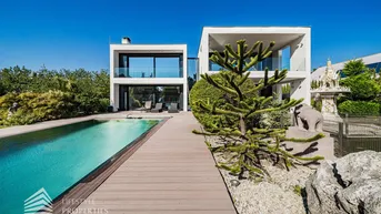 Expose 5-Zimmer Designvilla mit großartigen Garten und Pool, Stadtgrenze