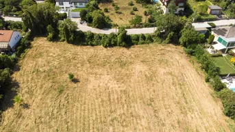 Expose Großartiges Grundstück mit Baubewilligung in Ruhelage, Nähe Ölberg