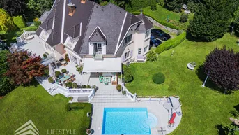 Expose Beeindruckende Villa mit gepflegten Garten und Pool