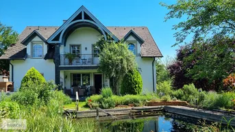 Expose Luxus und Wohlbefinden - Traumvilla mit uneinsehbarem Garten in Grünlage