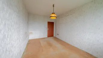 Expose Sanierungsbedürftige Wohnung mit Loggia in Top-Lage nahe der Mur und dem Hasnerplatz
