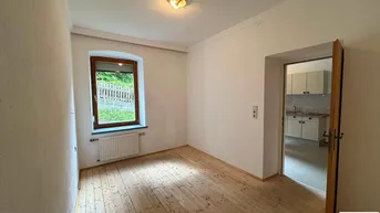 Expose Sanierungsbedürftige 2-Zimmer-Wohnung in bester Lage von Steinach – Ihr Traumprojekt wartet!
