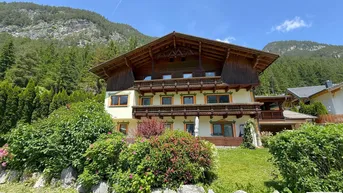 Expose Alpine Wohnchance: Großzügiges Mehrparteienhaus nahe St. Anton am Arlberg