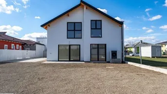 Expose Erstbezugs-Haus mit 2 KFZ Stellplätzen zu Kaufen!