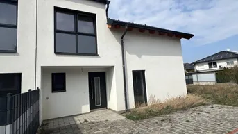 Expose Erstbezugs-Haus mit 2 KFZ Stellplätzen zu Kaufen!