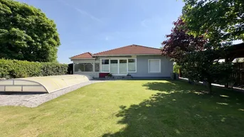 Expose Eleganter Bungalow in Tribuswinkel: Ihr Traumhaus mit Garten, überdachten Pool und Terrasse!