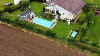 Expose Traumhafter Bungalow mit Pool