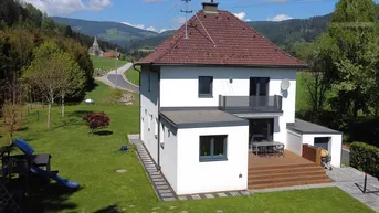 Expose Großzügiges Einfamilienhaus mit Panoramablick in Alleinlage