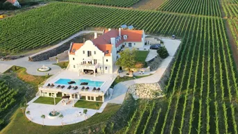 Expose EXKLUSIVES BOUTIQUE HOTEL / ANWESEN MIT WEINGUT ZU VERKAUFEN