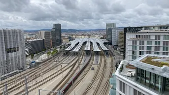 Expose Wohnung mit Balkon: Blick über den Hauptbahnhof in den Wienerwald