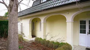 Expose Luxusresidenz mit Indorpool und schönem Garten in exklusiver Lage in Baden