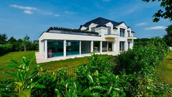 Expose Luxusvilla mit Indoor-Pool im exklusiven FONTANA Wohnpark