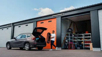 Expose 50% auf 56m² - Moderne 28-112m² Garagen und Lagerräume mit Strom zur Miete 