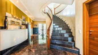 Expose Luxus pur in Weißkirchen: Elegantes Haus mit Pool, Sauna und exklusiven Extras!