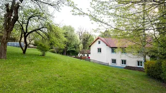 Expose Sanierungsprojekt mit viel Potenzial: Einfamilienhaus in Pichling mit großzügiger Grünfläche!