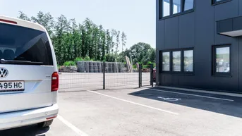 Expose Bürofläche in zentraler Lage in Buchkirchen – Mit Parkplatz und zusätzlichen Abstellräumen!