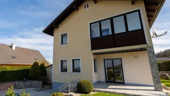 Expose Traumhaus am Pfenningberg: 7 Zimmer, Pool und Garage – Ihr neues Zuhause!