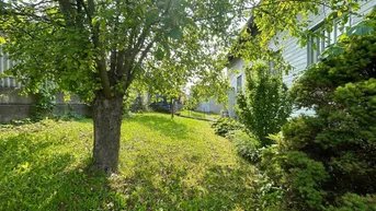 Expose Charmantes Einfamilienhaus in Straßham: Terrasse mit Grünblick und viel Platz für Ihre Familie!