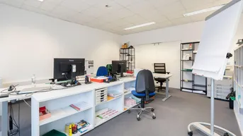 Expose Komfortables Obergeschoss-Büro mit Küche und guter Anbindung in Pinsdorf zu mieten!