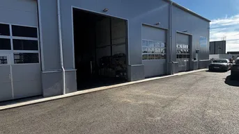 Expose Werkstatt-Halle + Büro im Nebengebäude in Buchkirchen zu mieten- Parkplätze vorhanden!