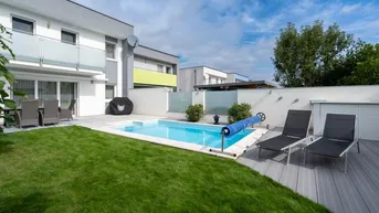 Expose Traumhafte Doppelhaushälfte in Rutzing – Modernes Wohnen mit Pool, Kamin und großzügigem Garten!