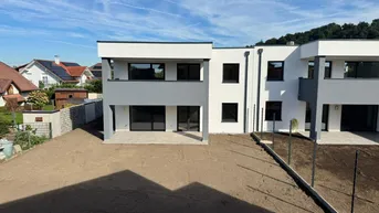 Expose PROVISIONSFREI - Nur mehr 1 Einheit frei: Traumhafte Doppelhaushälfte in Pucking: 6 Zimmer, Keller, Garten &amp; 2 Garagen + 3 Außenstellplätze