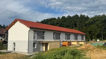 Expose Neubau Mietreihenhaus (89m²) in St. Peter am Ottersbach - Mietzinsfrei bis 31.12.2025