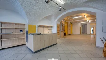 Expose Top-Adresse. Geschäftslokal oder Büro am Stadtplatz. Zentral. Sichtbar.