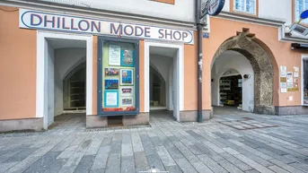 Expose Top-Adresse. Geschäftslokal oder Büro am Stadtplatz. Zentral. Sichtbar.