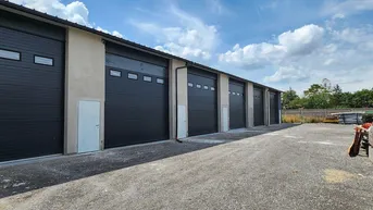 Expose Neu gebaute Industriehalle für alle Aktivitäten, mit robustem Unterbau und 16 riesigen Rolltoren