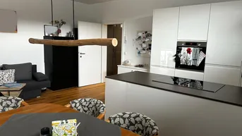Expose Moderne 3-Zimmer-Wohnung - neue DAN-Einbauküche, überdachter Balkon, Gemeinschaftsgarten und Freistellplatz am grünen Ortsrand