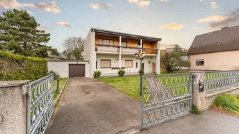 Expose Sonnige Liegenschaft mit Traumgarten, Pool und Grillplatz - Schneebergblick vom Balkon