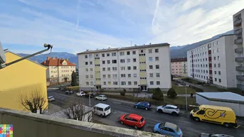 Expose 1 MONAT MIETFREI! Teilmöblierte 3-Zimmerwohnung mit Loggia
