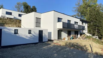 Expose Modernes Zweifamilienhaus mit Gartenwohnungen – Erstbezug!