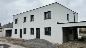 Expose Top-Doppelhaushälfte in Felixdorf zu verkaufen.Beziehbar voraussichtlich im Juli 2024