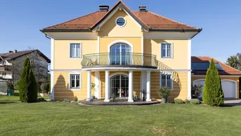 Expose Einzigartige Villa auf großem Grundstück mit Nebengebäude 