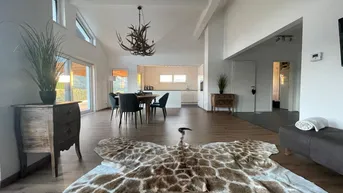 Expose Einfamilienhaus 120 m² inkl. 10.000 m² Weingarten und 2 veräußerbare Parzellen Bauland (Alleinlage mit Infinity-Pool)