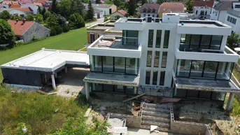 Expose NEUER PREIS! MODERNE DESIGNVILLA MIT AUFZUG UND POOL