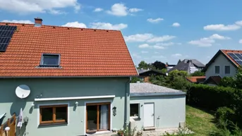 Expose Doppelhaushälfte mit Gartenidylle und Doppelgarage in ruhiger Lage von Kottingbrunn