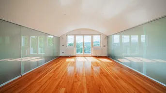 Expose EXKLUSIVES UND MODERNES HAUS AM KÜNIGLBERG DIREKT AUF 3 EBENEN - DOPPELGARAGE ELEKTROLADESÄULE - 4 SCHLAFZIMMER - KLIMA - SAUNA - TERRASSEN - GARTEN - FERNBLICK