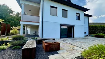 Expose Elegantes Familienhaus mit Pool und stilvollem Garten in Sieggraben